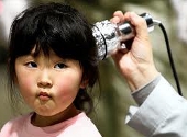 Fetita examinata la Fukushima