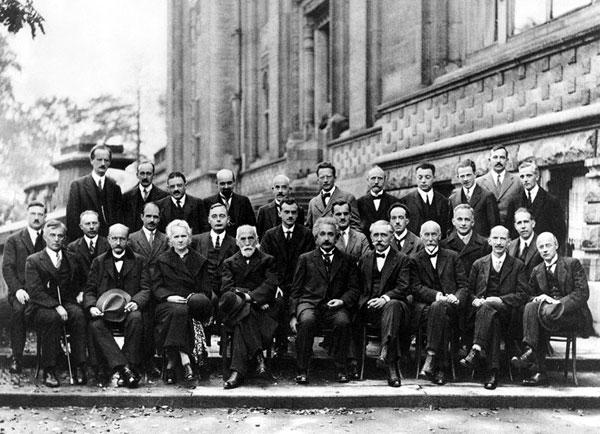 Poza conferinţa de la Solvay