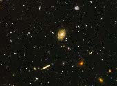 Universul indepartat vazut cu telescopul Hubble